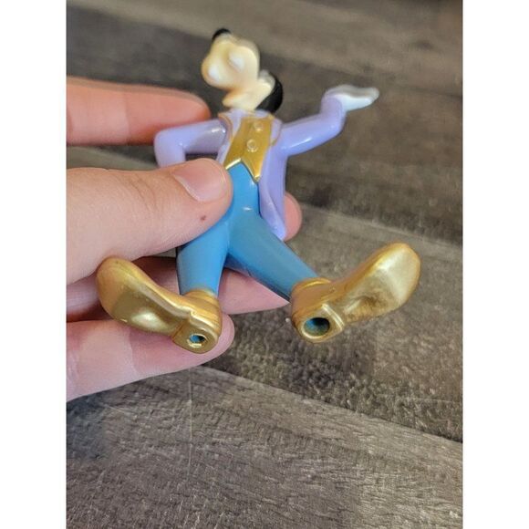 2021 Disney goofy McDonald's toy figure Formal Wear - Picture 3 of 4